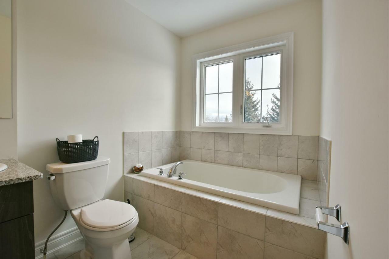 New Blue Mountain Village Snowbridge Executive Townhome Sleeps 10 With Outdoor Pool And Shuttle Nottawa Ngoại thất bức ảnh